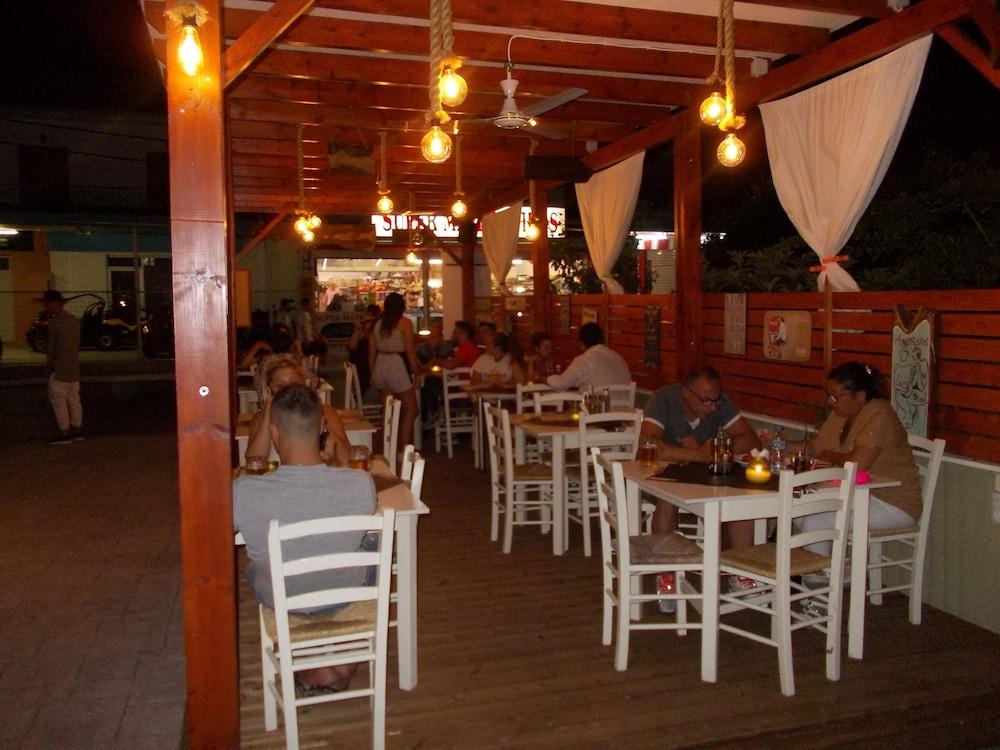 Kavos Central Gardens Extérieur photo