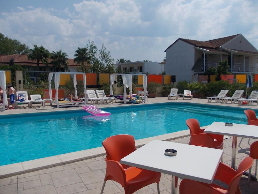 Kavos Central Gardens Extérieur photo
