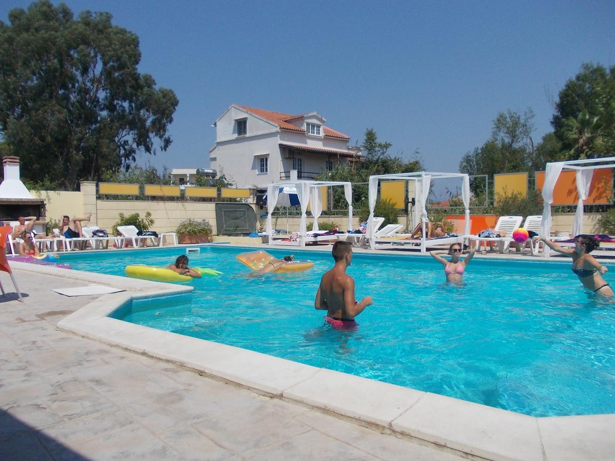 Kavos Central Gardens Extérieur photo